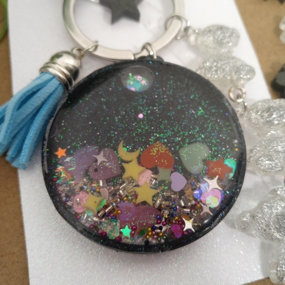 Fun liquid waterfall shaker resin keychain - Picture 3 of 16